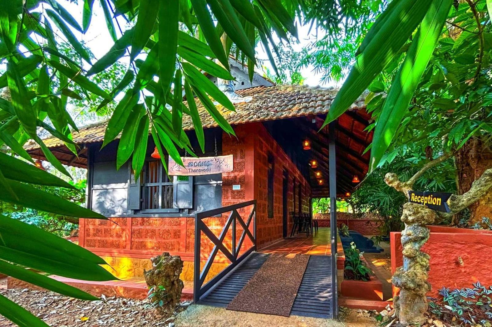 Greens Tree House & Wood House スルタン・バザリー エクステリア 写真