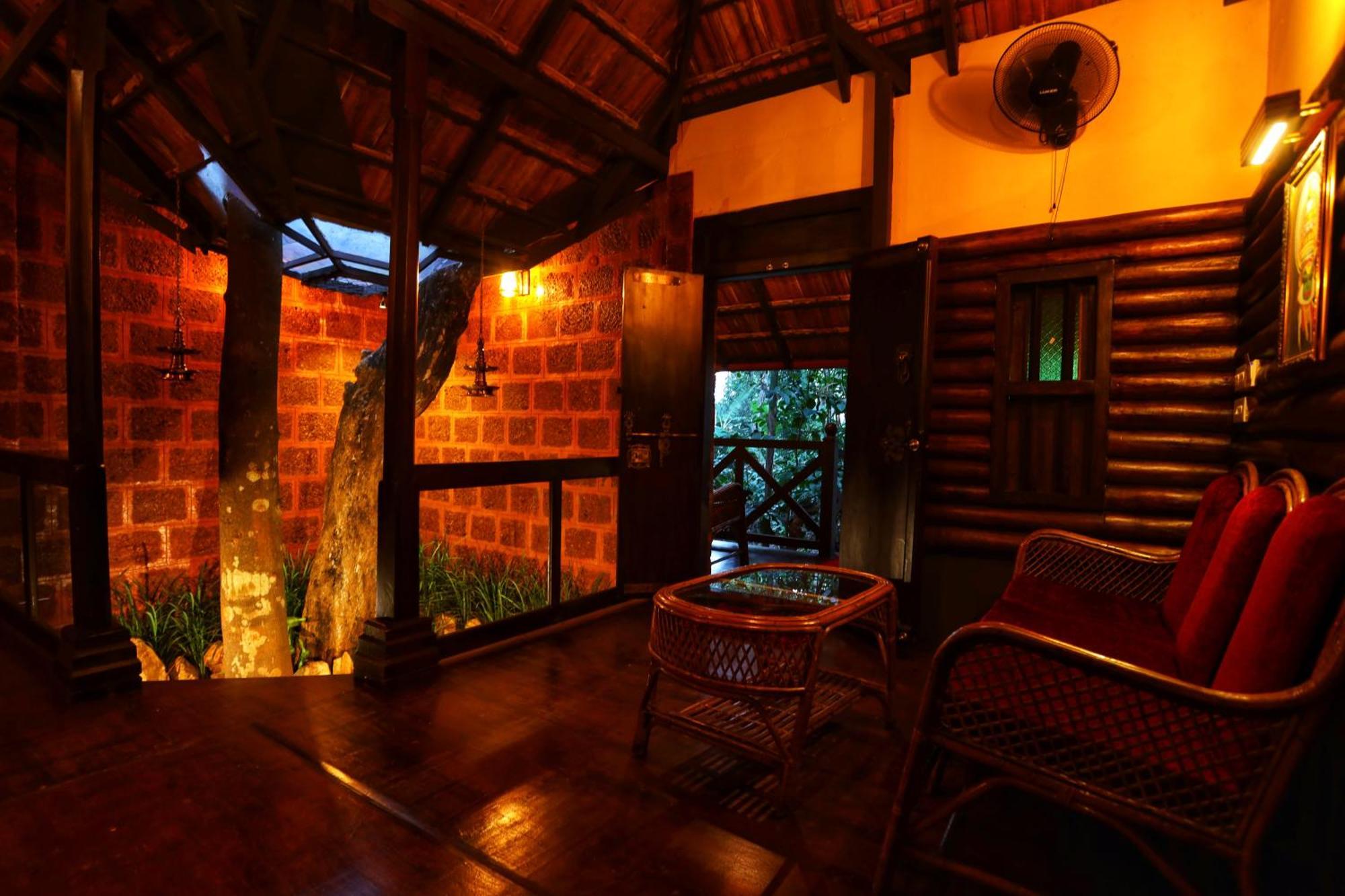 Greens Tree House & Wood House スルタン・バザリー エクステリア 写真
