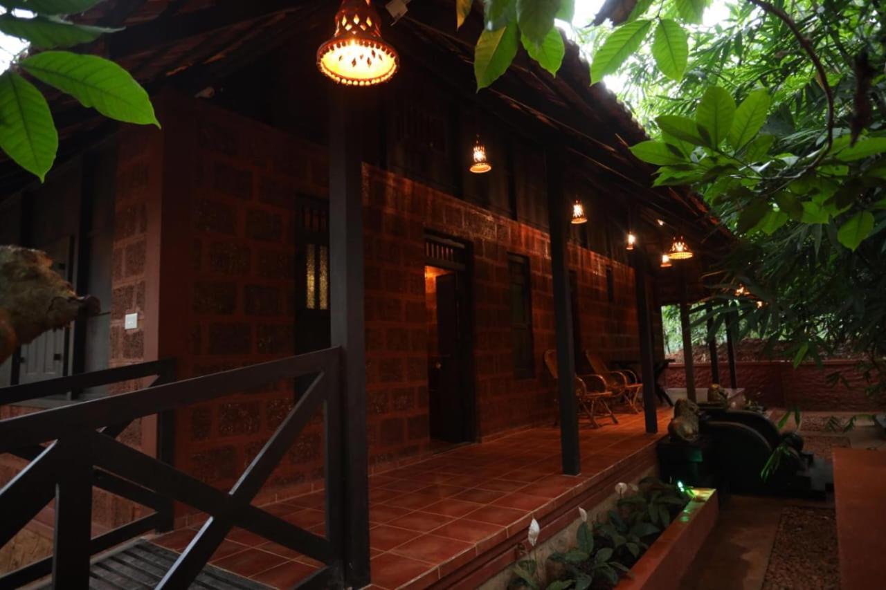 Greens Tree House & Wood House スルタン・バザリー エクステリア 写真